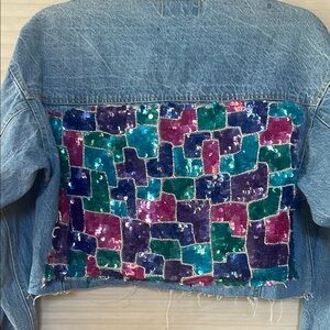 Rare pre-owned vintage sequin cropped jean jacket size Small/medium P2P 19/20in
